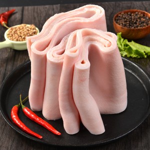 500g замороженной свиной кожи