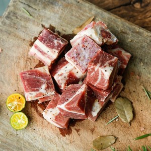 500g замороженной говядины с грудинкой