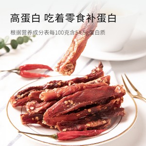 Высохшая протеиновая рука курицы рвет сушеную куриную грудку на 100g