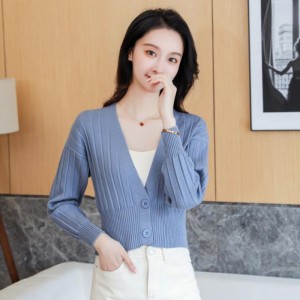 Small knitted cardigan with V-neck, long sleeve, short style, over sweater