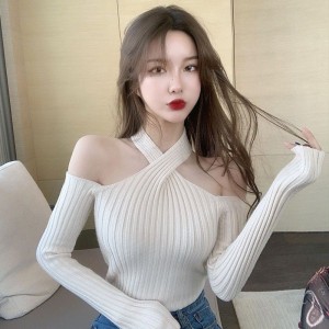 短款性感一字领露肩内搭秋冬紧身针织衫