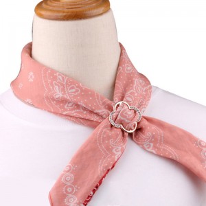 Four leaf grass tie button at the hem, waist closing scarf, shawl button